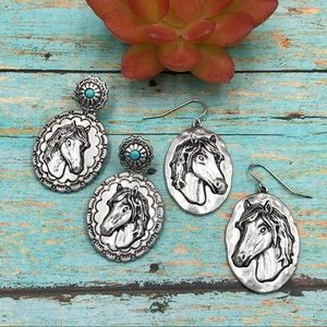 🌼 Horse Head Oval Western Earrings